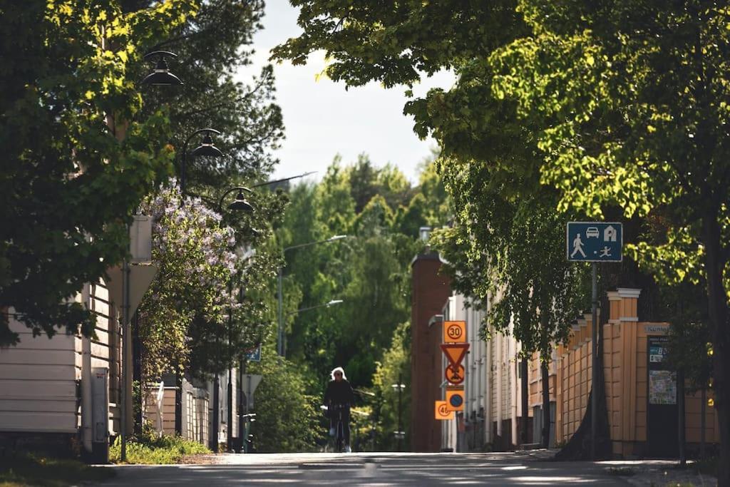 Mukava Saunallinen Kaksio Omalla Sisaeaenkaeynnillae Ja Ilmaisella Autopaikalla Kuopio Exteriér fotografie